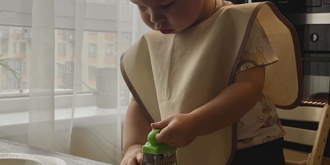 Почему ребёнок не хочет помогать на кухне: 5 ошибок родителей (и как их исправить)