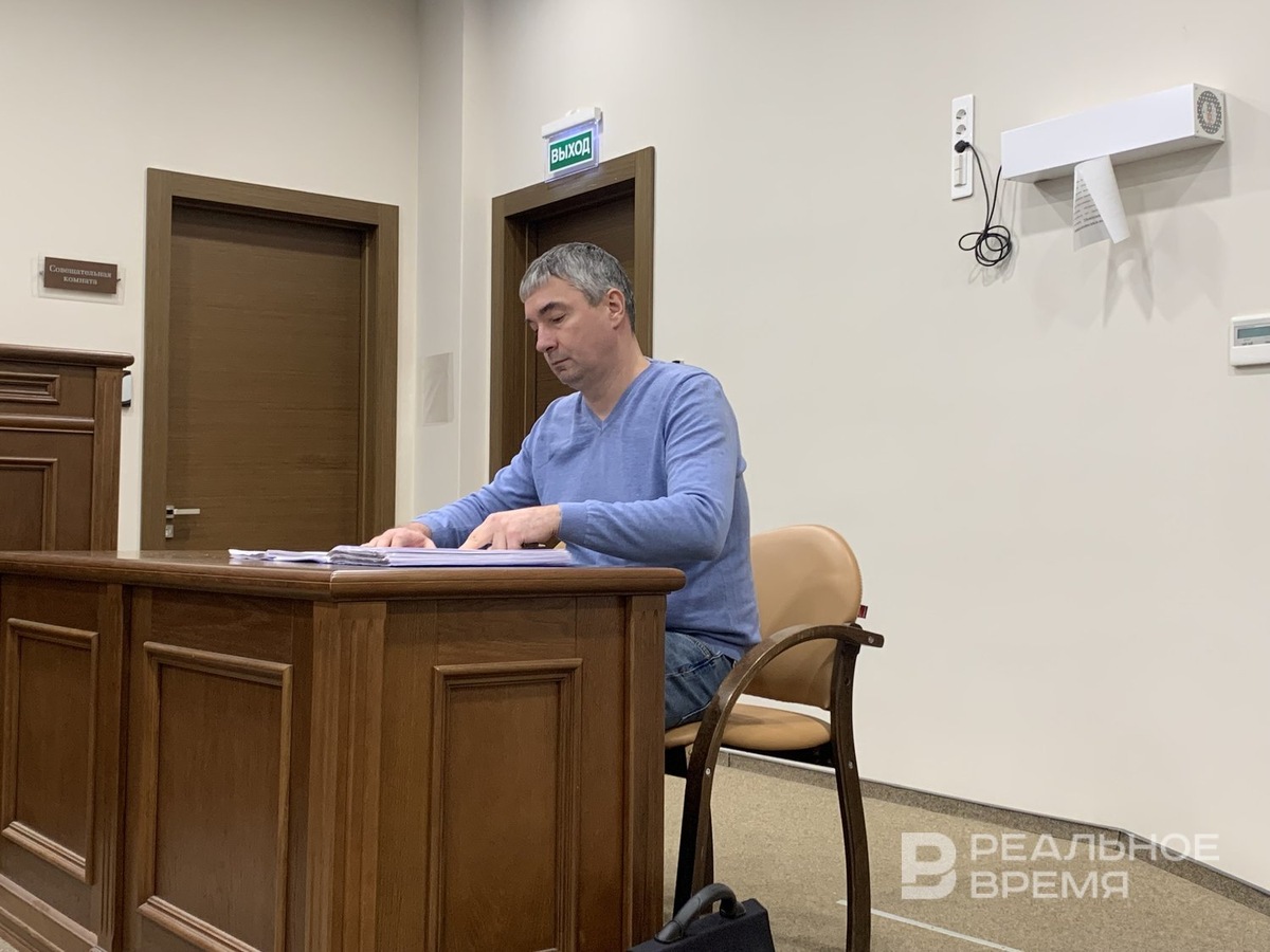    Представитель аэропорта представил договор страхования с «Ак Барс Страхованием». Василя Ширшова / realnoevremya.ru