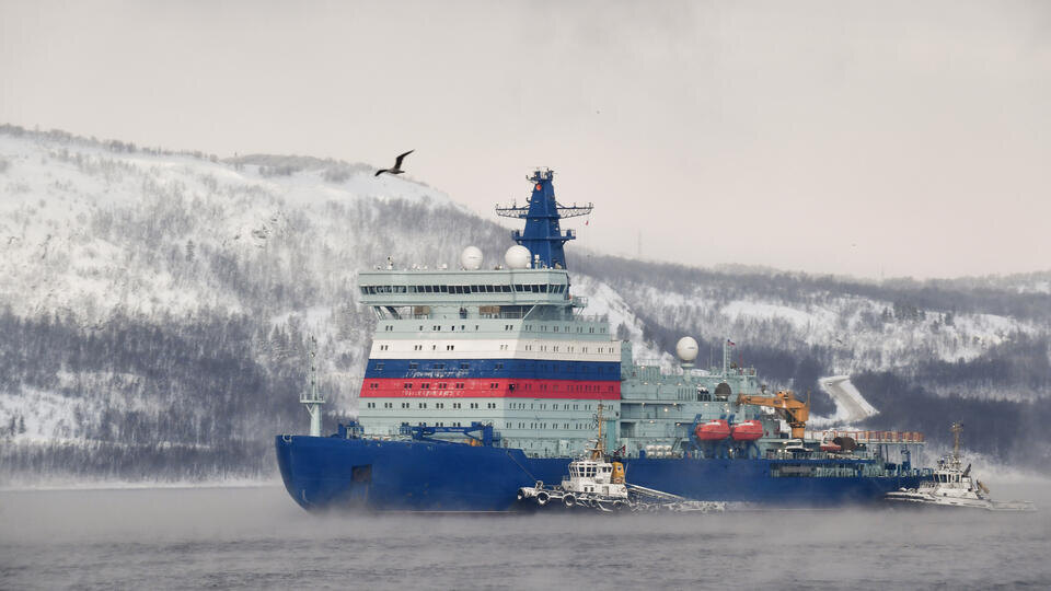     Атомный ледокол "Сибирь" отправили в замерзающий Финский залив Лев Федосеев/ТАСС