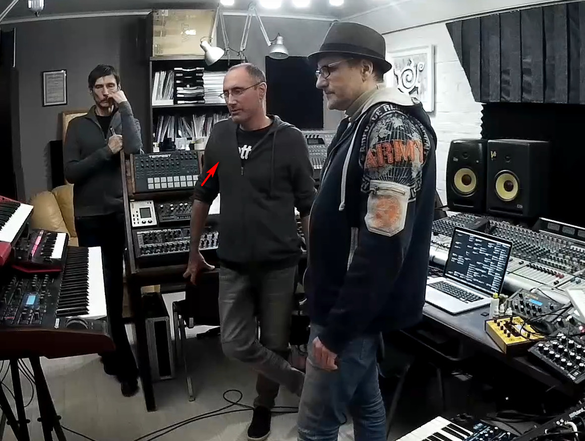 На фото: Евгений Лезгинцев (в центре).