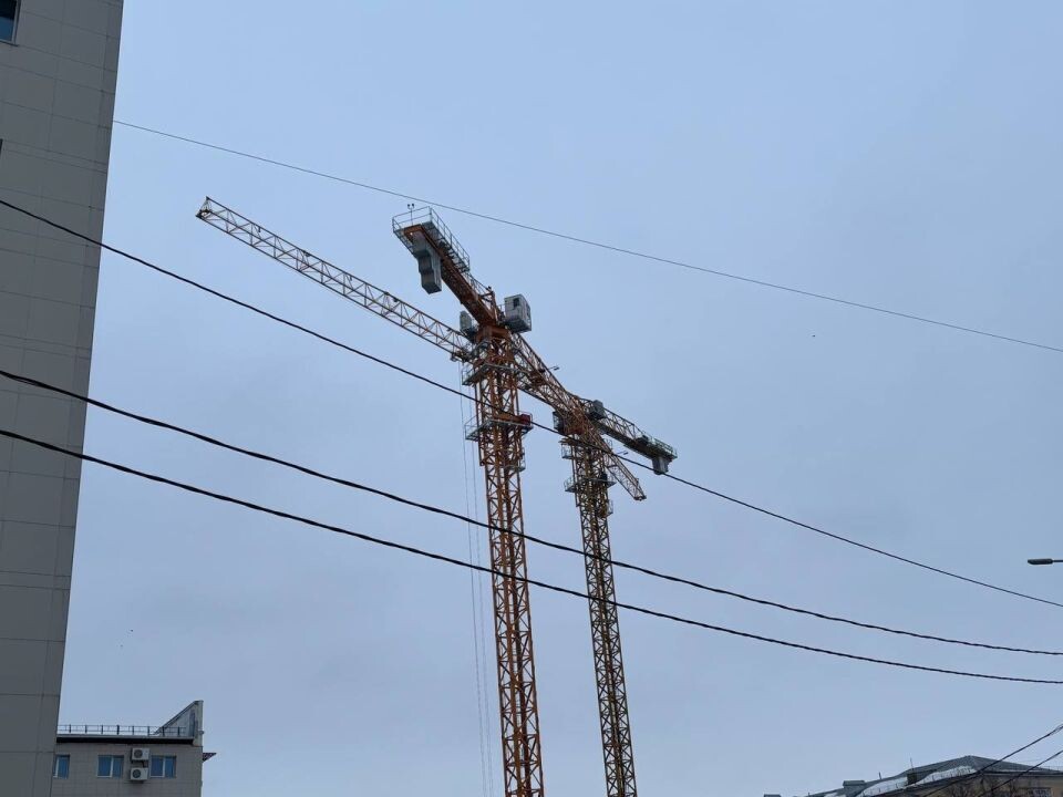    Стройплощадка ЦУМа в Барнауле . Источник: "Толк"
