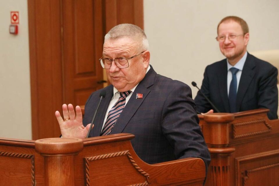    Первая сессия АКЗС восьмого созыва. 7 октября 2021 года. Сергей Писарев и Виктор Томенко. Источник: Олег Укладов