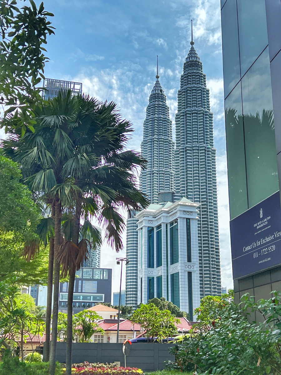 Башни Петронас, Куала-Лумпур, Малайзия. Фото автора 