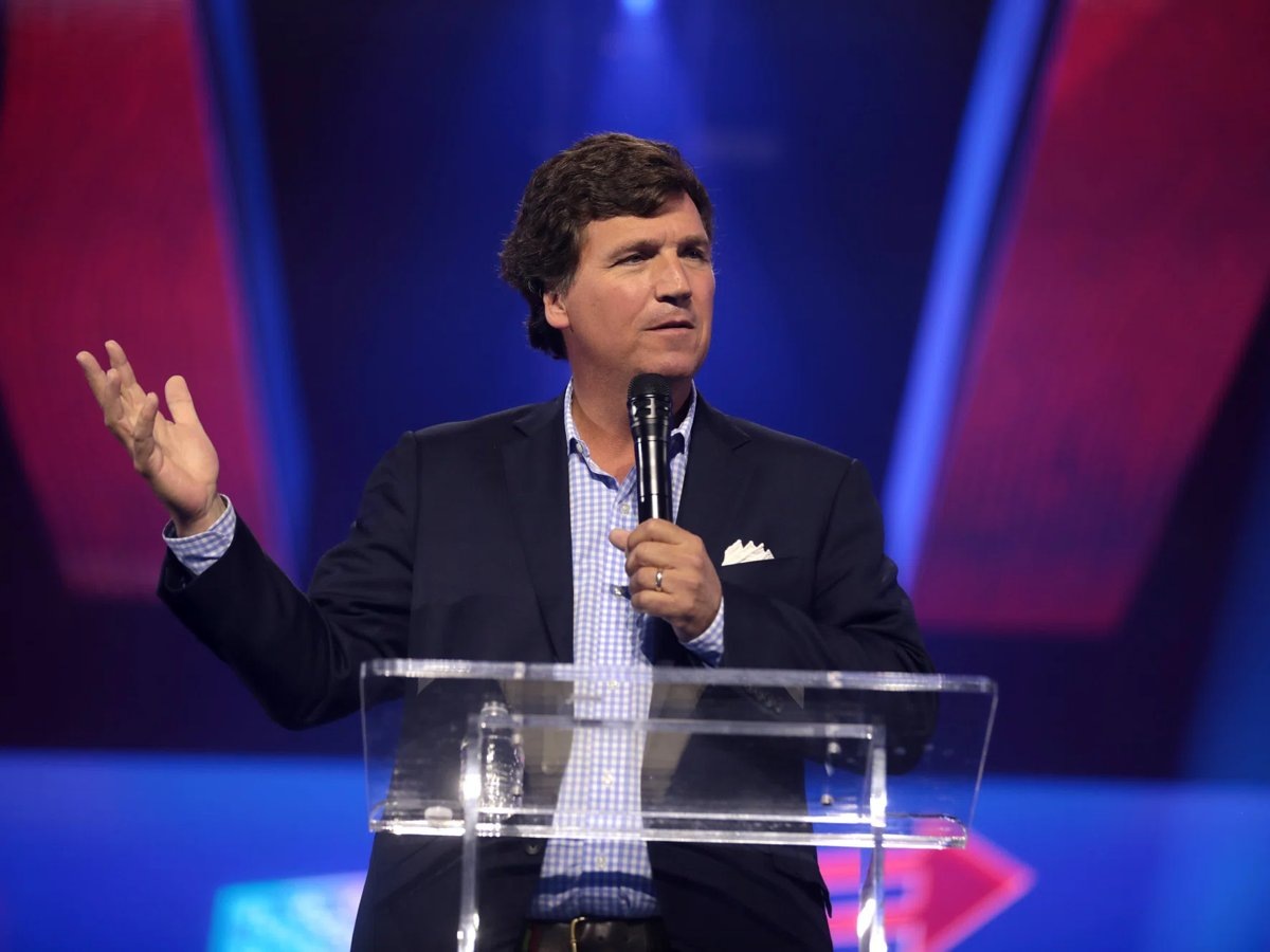     Такер Карлсон заявил о допросе, устроенном ему при вылете из Израиля