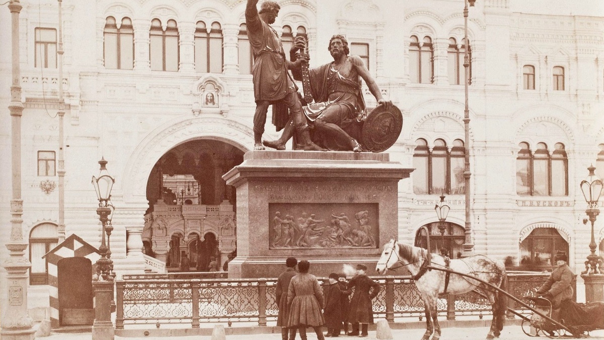 Памятник в 1892 году