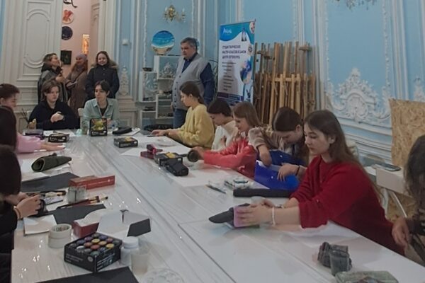    Юные тамбовские художники в Санкт-Петербурге. Фото Елены Ланиной
