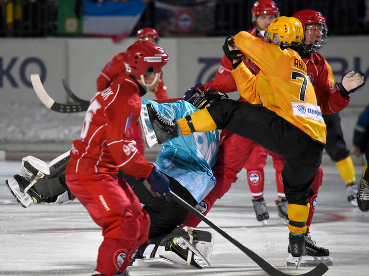     Жара в Абакане: +8, 3:15 и 21 победа: наставники «Саян» и хабаровского «СКА-Нефтяника» прокомментировали матч в Хакасии. Фото: Равиль Дзязько