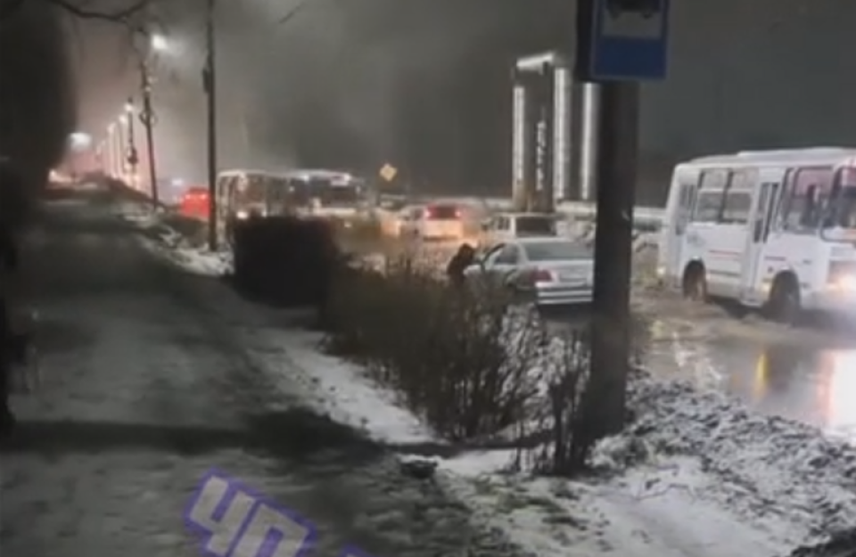    Лужи в Бийске. Источник: "ЧП Бийск"