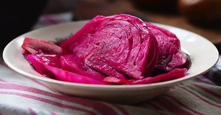 Капуста по-грузински - квашеная: ни капли уксуса. Хрустящая, остренькая - “ум отъешь”: одного кочана на закваску мало. И 3 тонкости вкуса