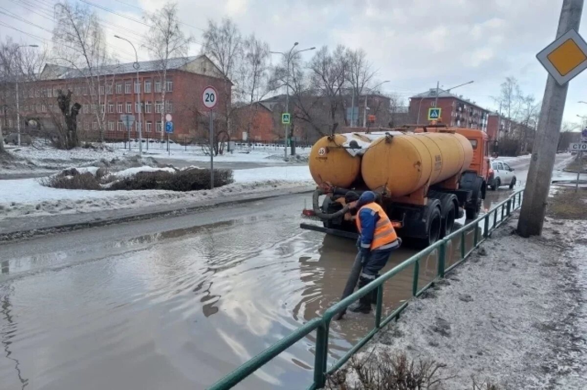    Из-за резкого потепления в Новокузнецке затопило как минимум 12 улиц