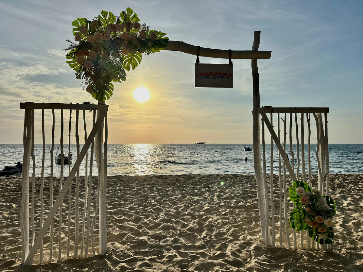 Море, пальмы и песок зимой в Таиланде.