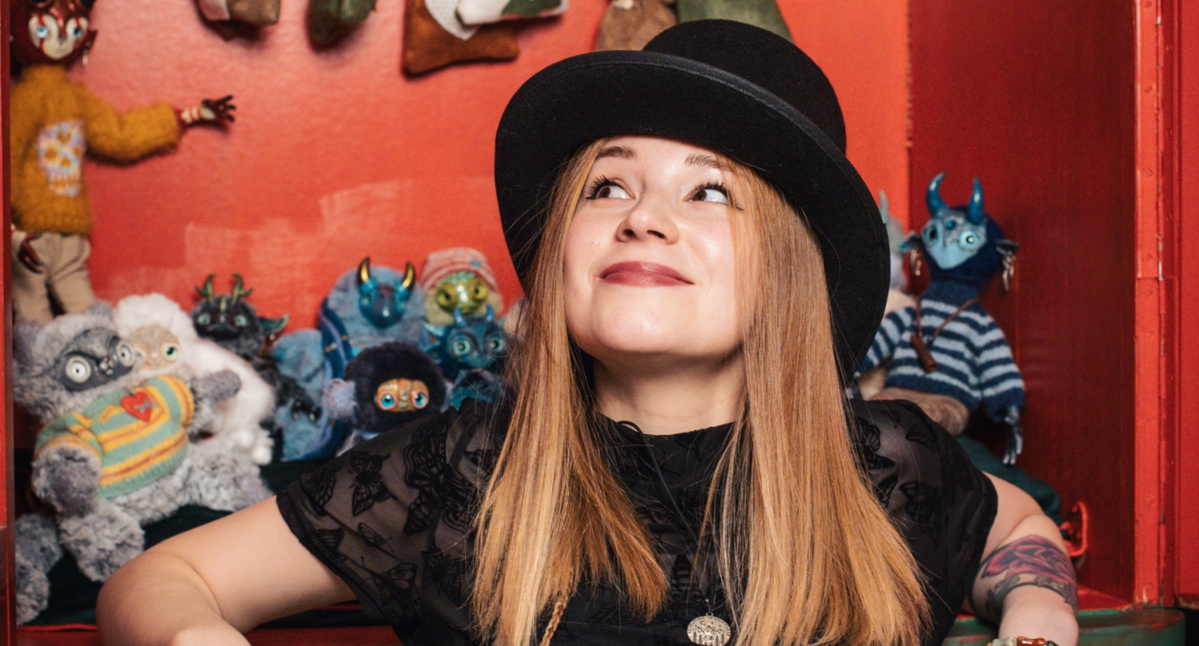    «Родные твердили, что умру под забором в нищете»: иркутянка создаёт магических кукол с духом Байкала