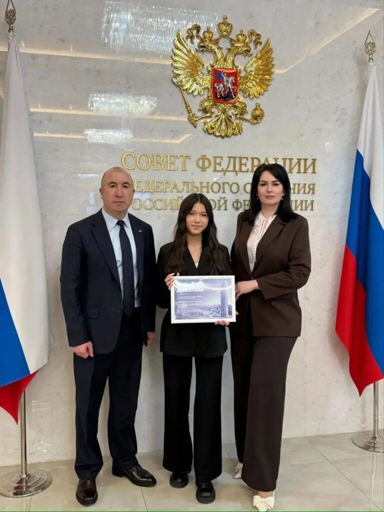     Школьники из Оренбурга получили диплом Совета Федерации за проект въездной стелы Оренбуржье
