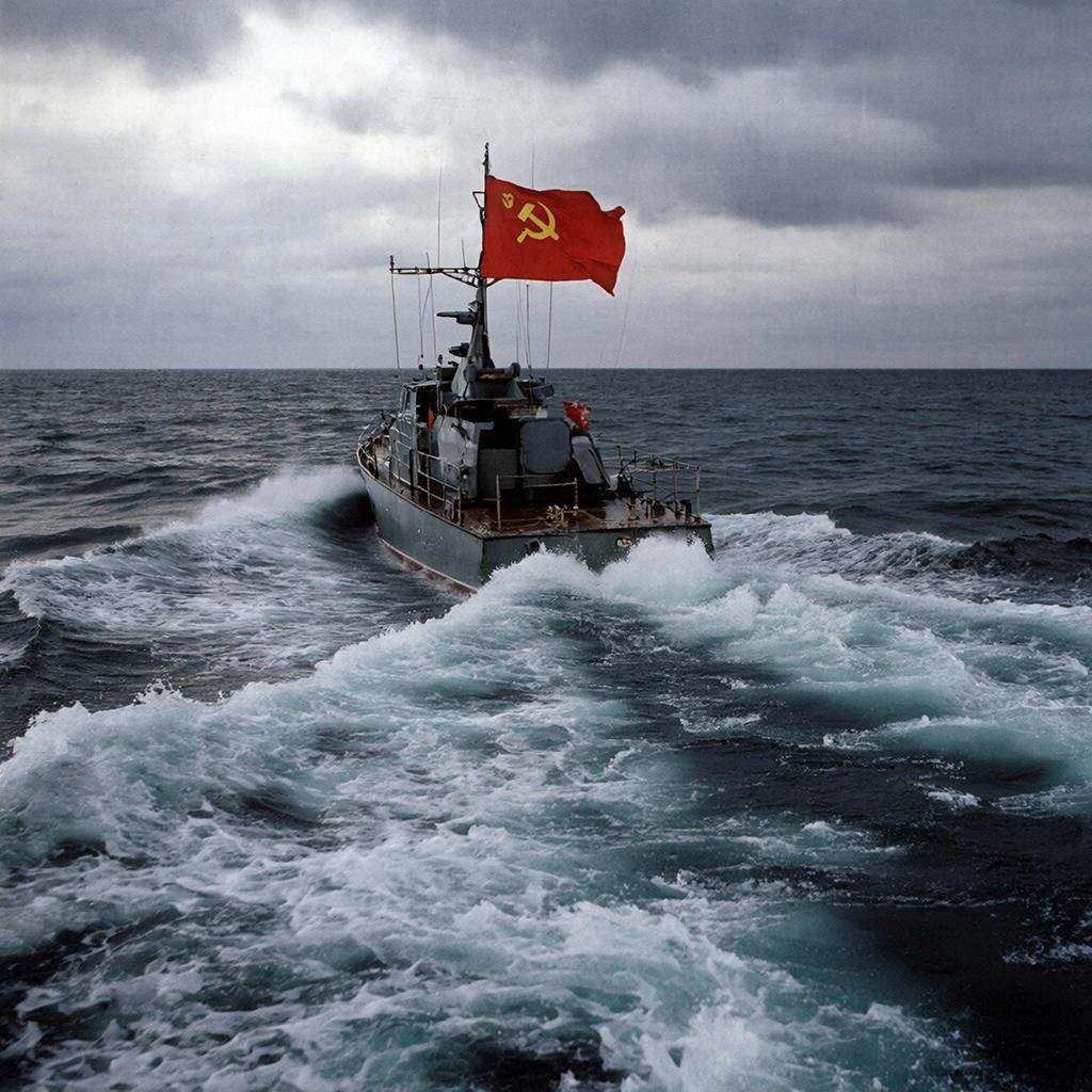 Морской катер на учениях.