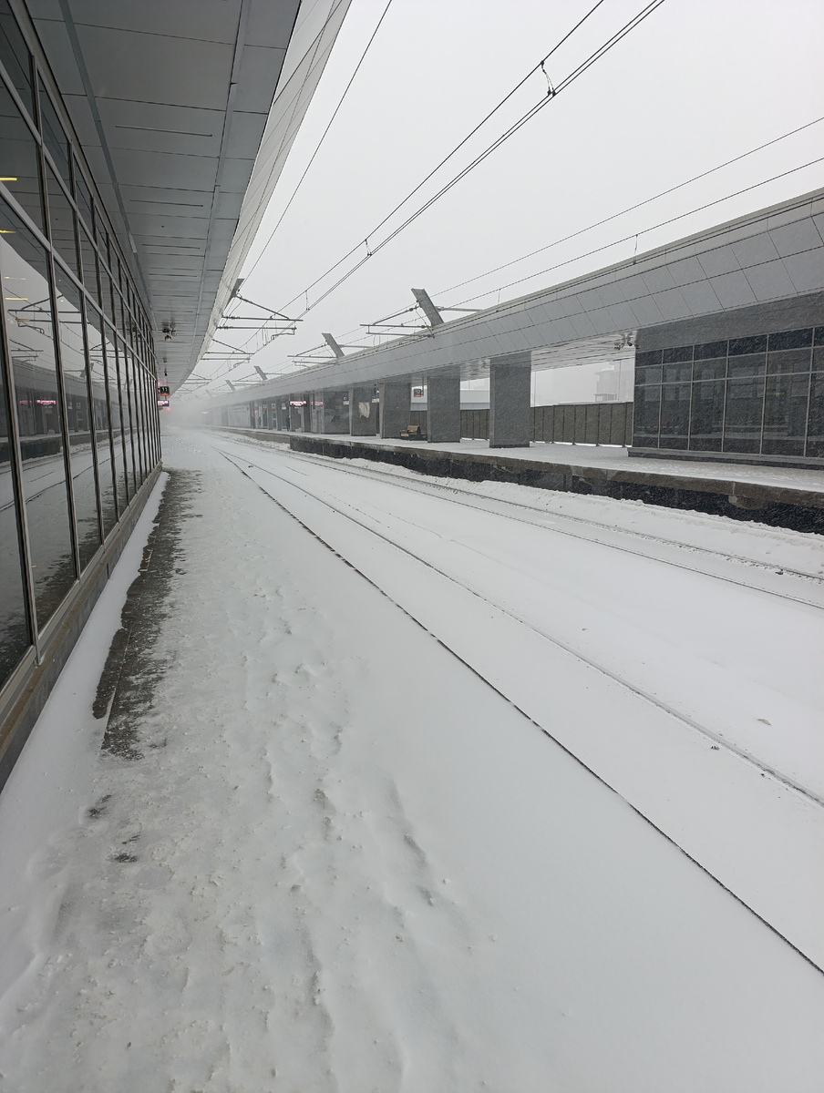 А снег идет, а снег идет...