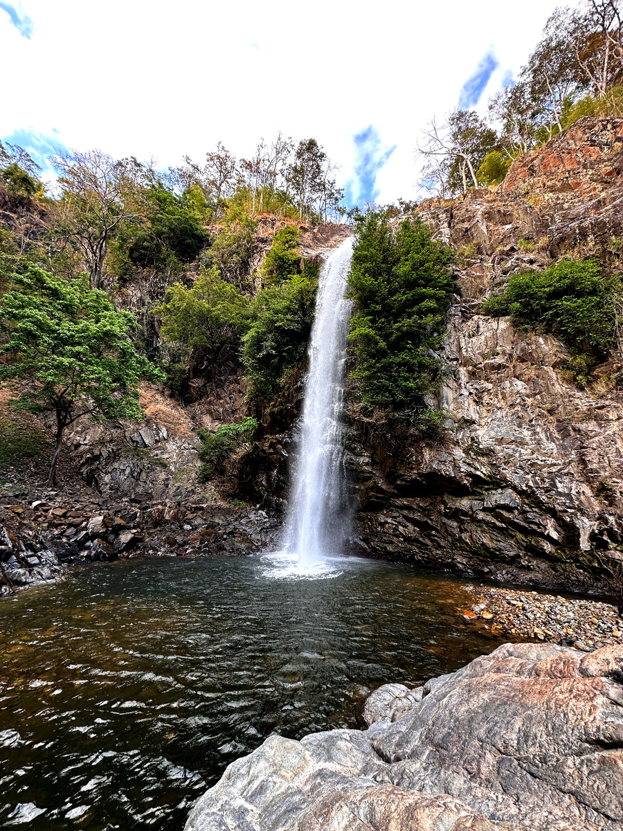Дикий водопад, в заповедных джунглях. За год 15 человек максимум.