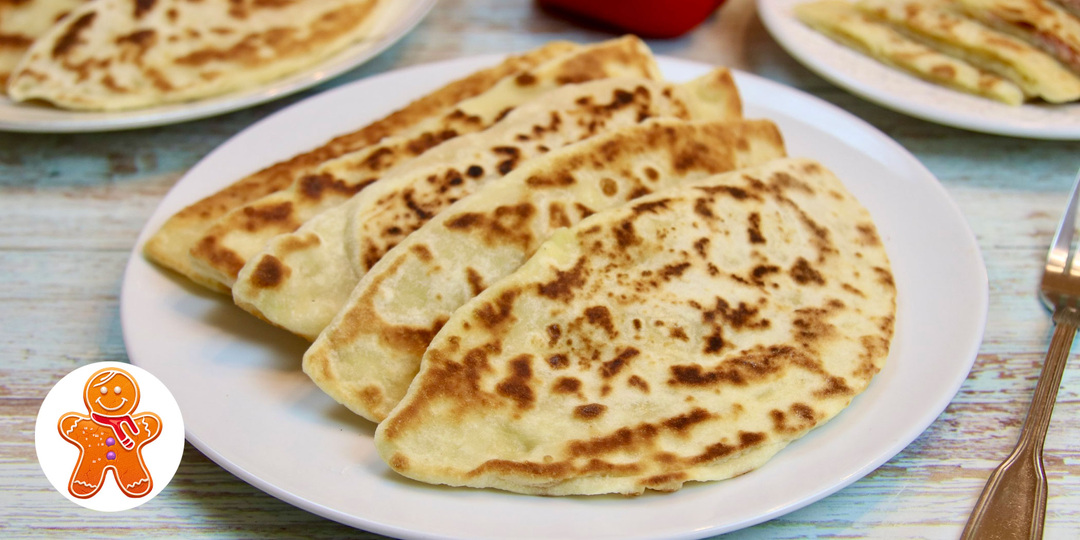 Сметанные лепешки и три варианта начинок