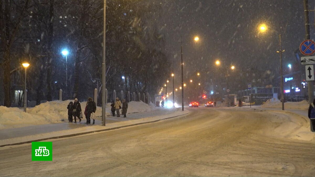    Москвичей предупредили о пробках    из-за    снегопада