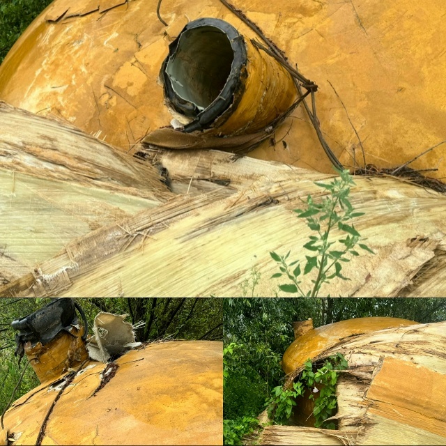 Стеклопластиковая емкость долгое время находилась под разрушающим воздействием внешней среды.