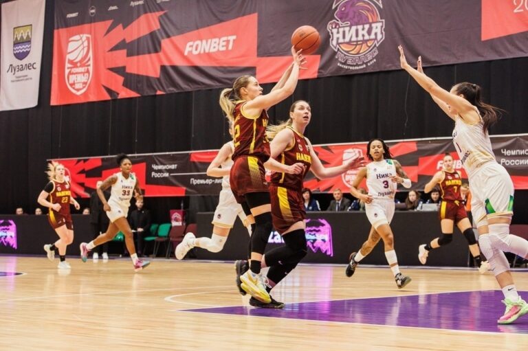    Игрока оренбургской «Надежды» оштрафовали за оскорбительный жест Антон Пичурин