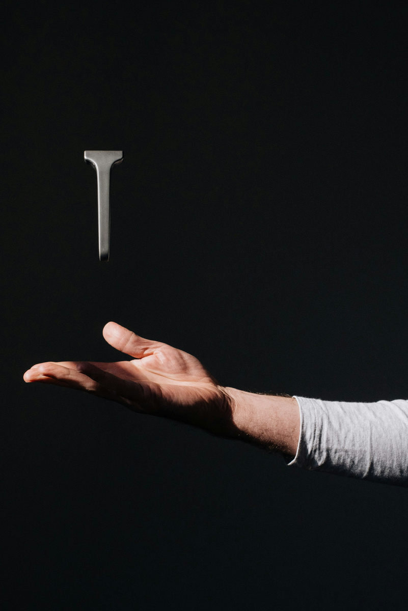 "Просто под машинку бриты щи, как пристало мужчине, Мне пищит модный стилист, мол, мы слегка переборщили"(с) Фото: Unsplash