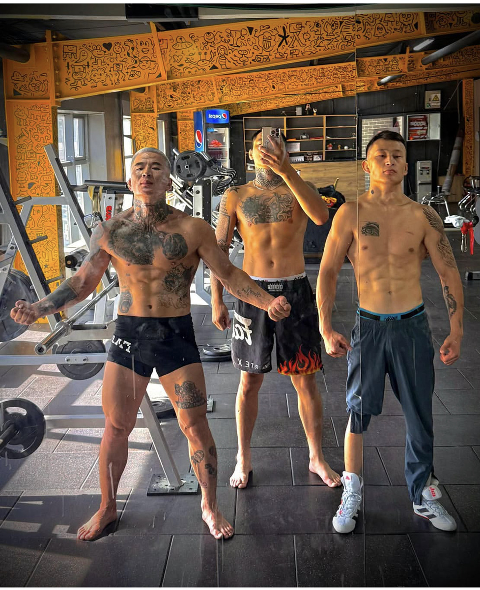 "А вы чё, ребята, всё стреляете?"