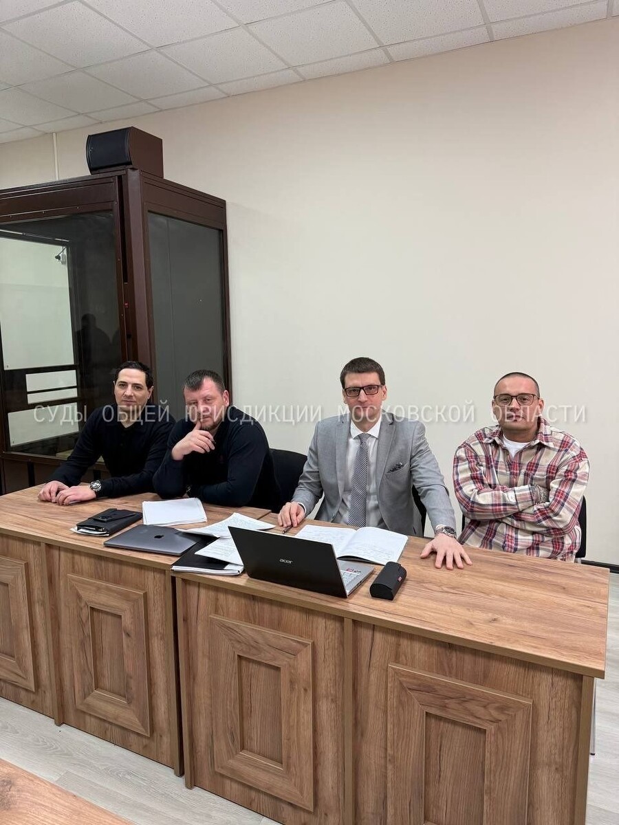    Гуф на судебном заседании (справа). Источник: Суды общей юрисдикции Московской области