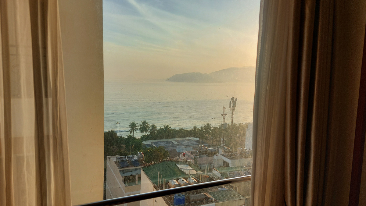 Нячанг, утро, вид из окна 13-го этажа