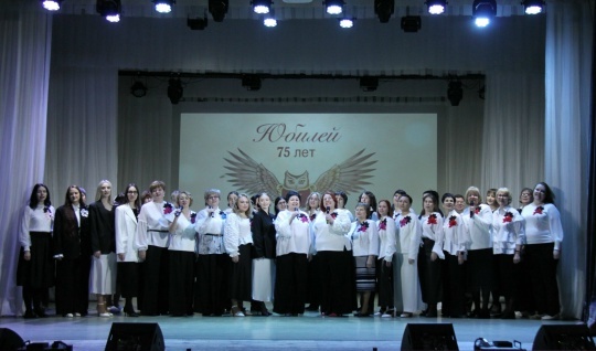 История школы №3 началась в 1951 году, когда за парты сели первые 744 ученика, переведенные из других учебных заведений. За 75 лет работы учебное заведение выпустило 3500 человек, из которых 170 окончили обучение с медалями | Фото: Администрация НТМО