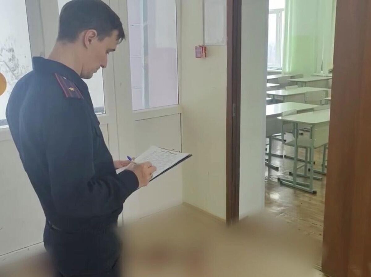    Работа СК РФ на месте нападения подростка в школе в Александровске в Пермском крае | © Следком Прикамья/Telegram