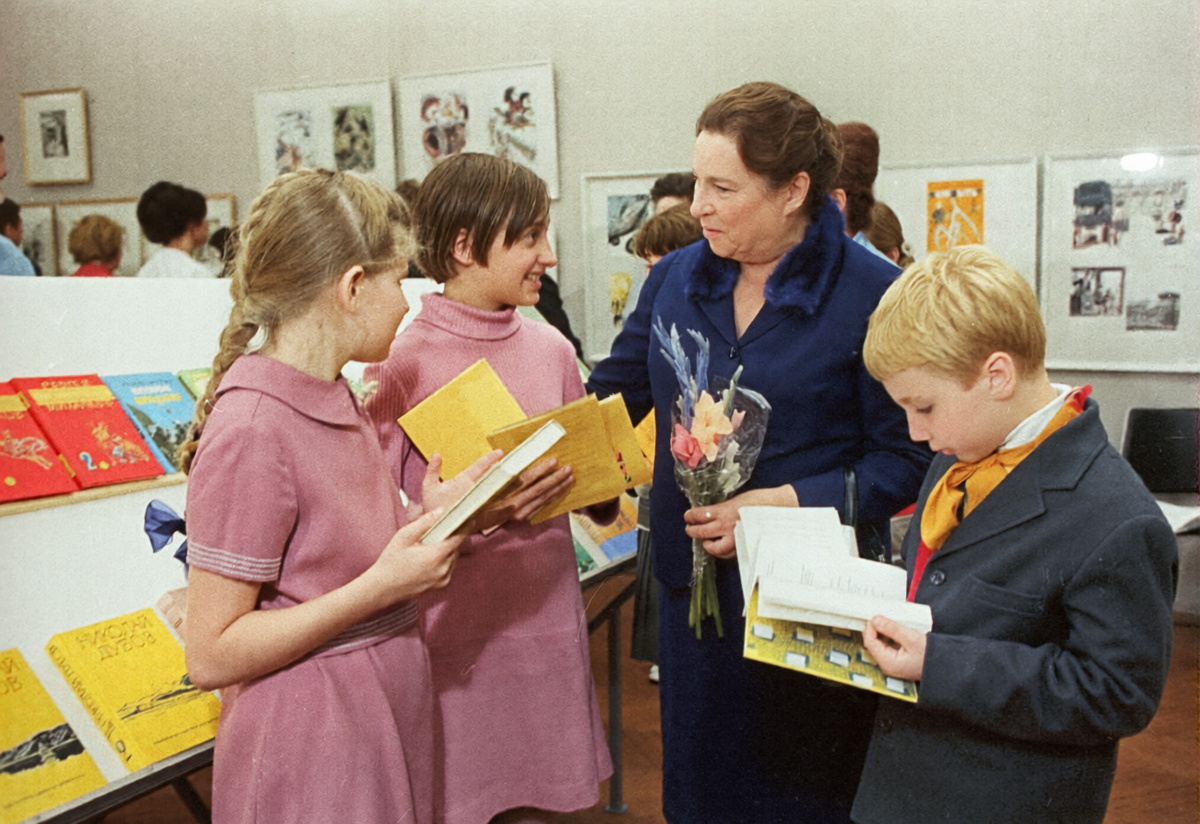 Агния Барто с поклонниками