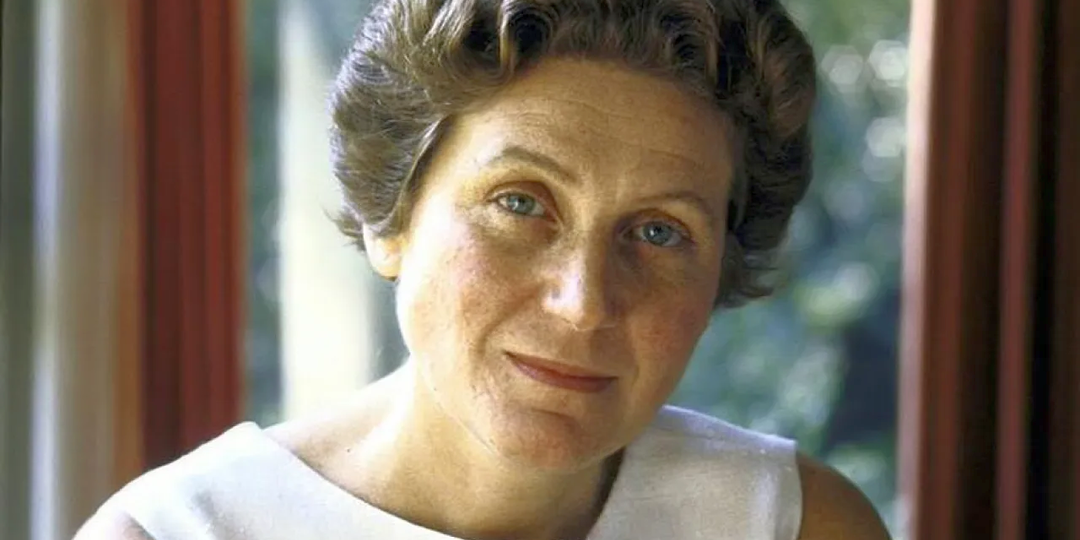 Золотая медаль, кандидатская и нищета за границей: что стало с единственной дочерью Сталина