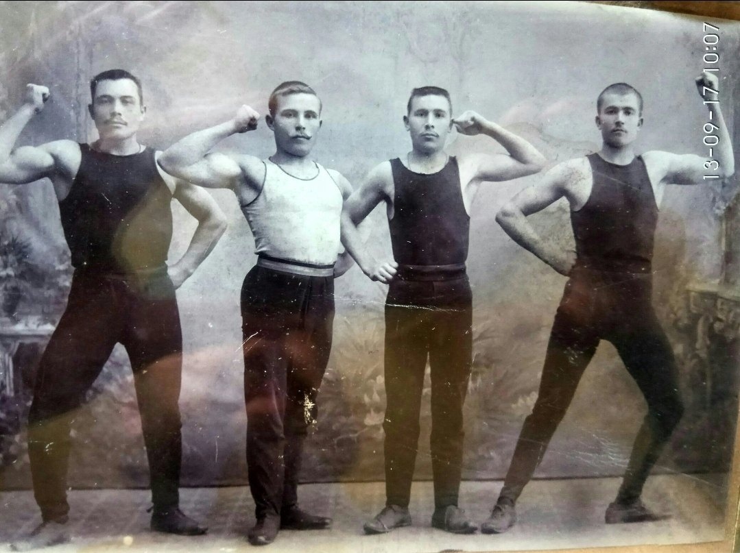 Русские гусары на соревнованиях в Германии накануне Первой мировой войны. 
(Андрей Коровин - крайний справа)