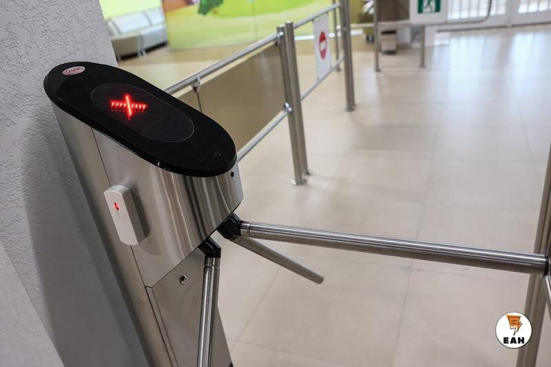    Турникет в школе