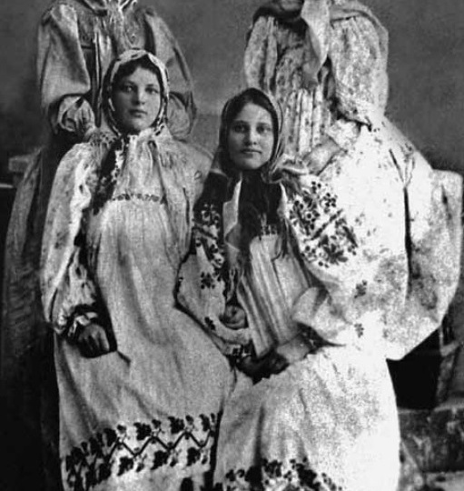 Масленица: блины печь и "девок солить"