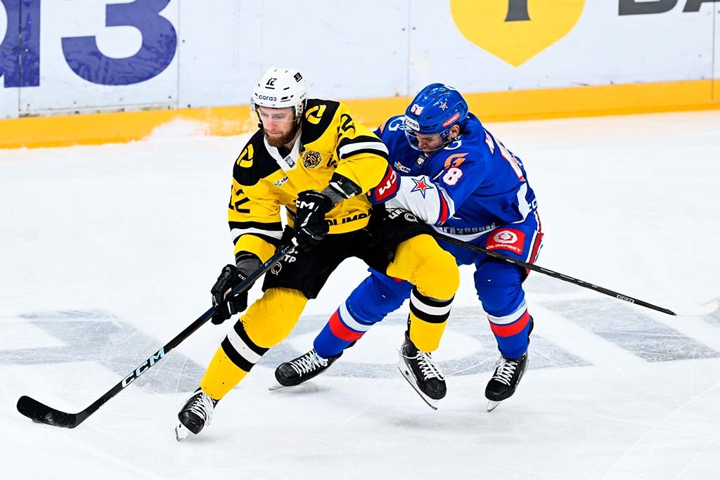    Матч завершился победой череповчан в овертайме со счетом 2:3. Голы от "Северстали" забили Александр Скоренов и Руслан Абросимов.