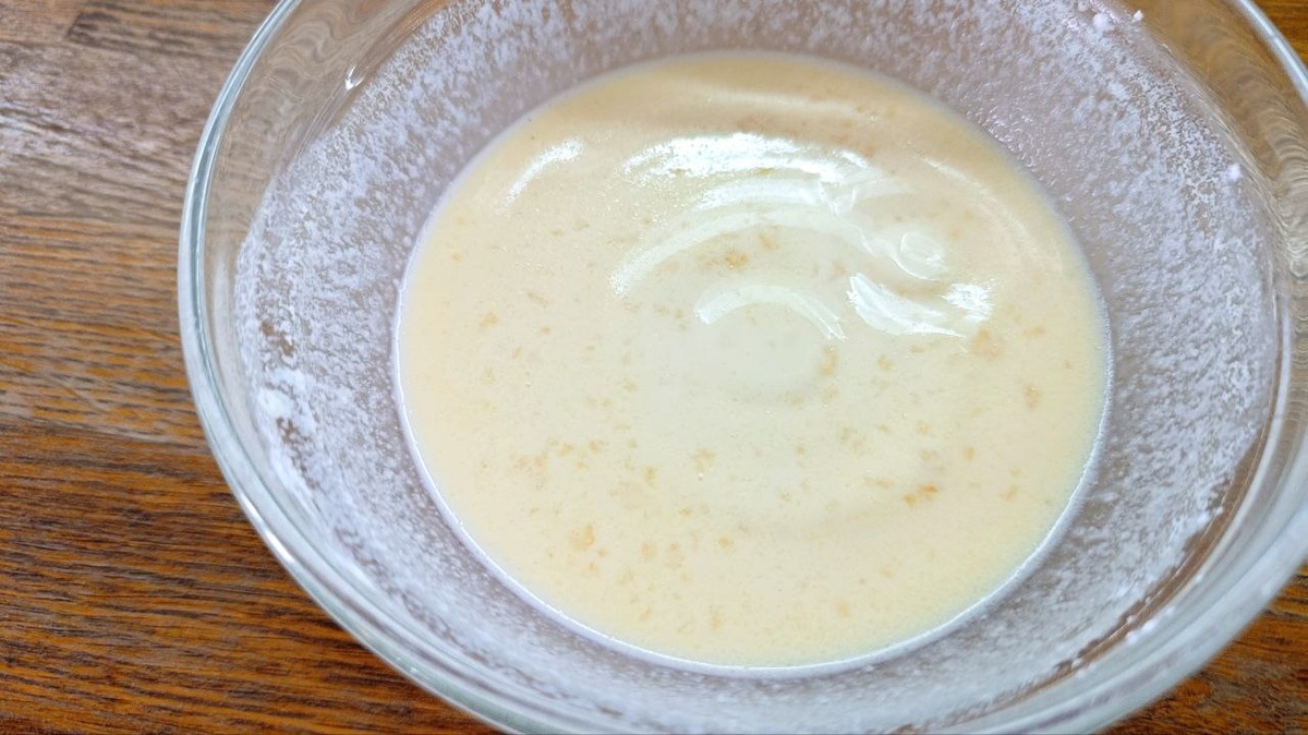 Пока печете, тесто периодически помешивайте, т.к. мука и крахмал оседают на дно