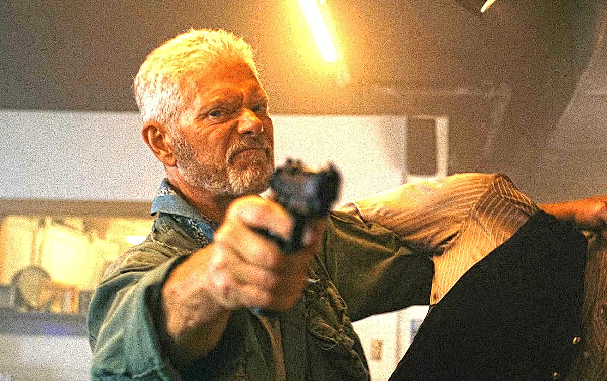 Стивен Евгеньевич Лэнг настоятельно просит российских локализаторов фильма не называть тот "Не дыши: Ещё одно начало" ( Одно уже было: https://dzen.ru/a/Y1zjdSI6mC7fZ4AN ).