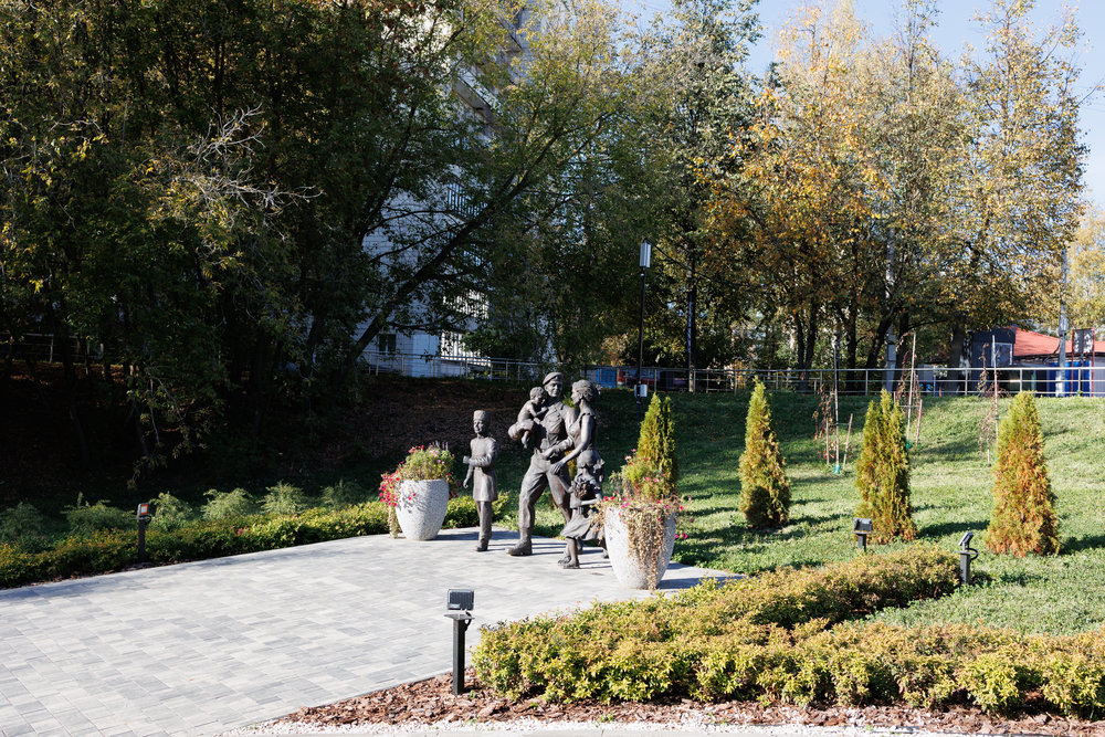 Скульптурная композиция «Семья защитника Отечества»