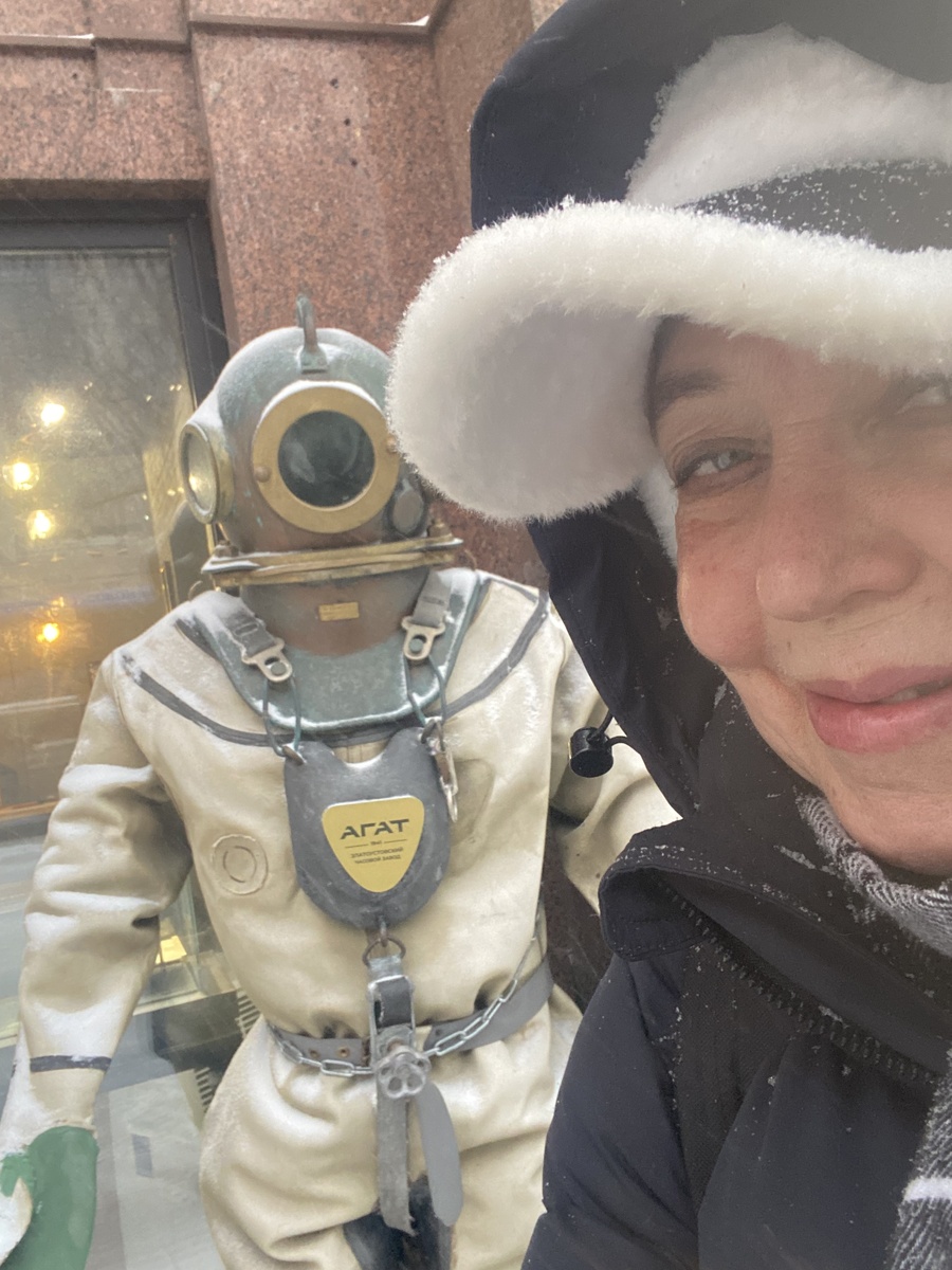 Часового завода магаз! На Тверской. Зачем водолаз???🤣