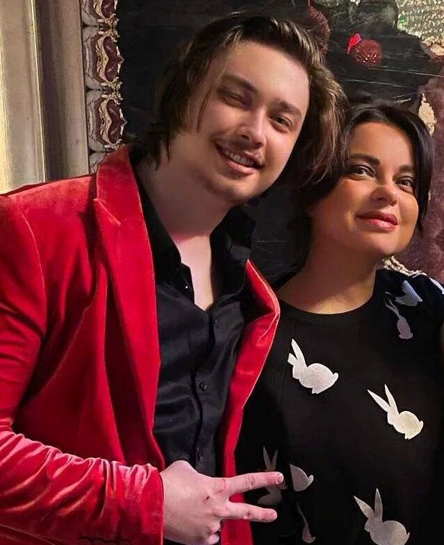 Архип Грушко с мамой.