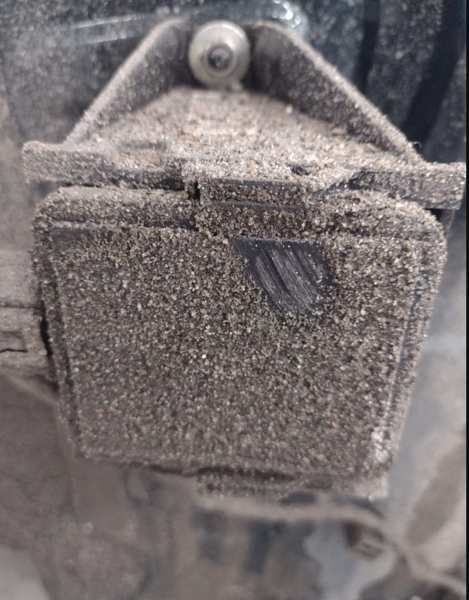 «Под бампером наших машин — настоящий рассадник грязи». 