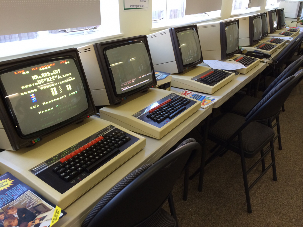 Компьютерный класс на базе BBC Micro в Британии
