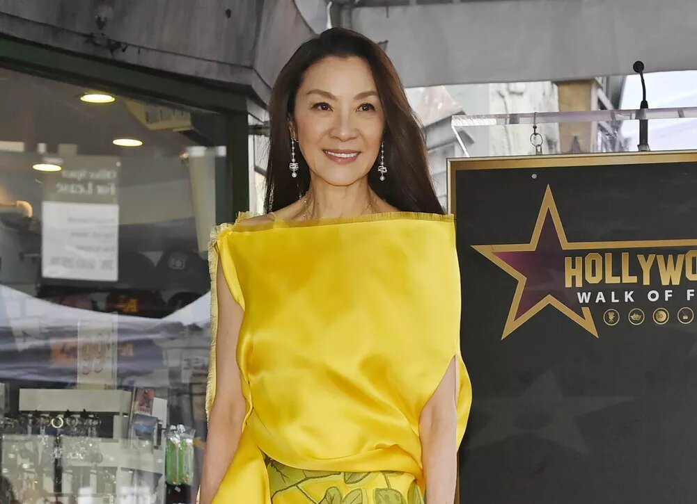    Мишель Йео расплакалась, получая звезду на Аллее славы