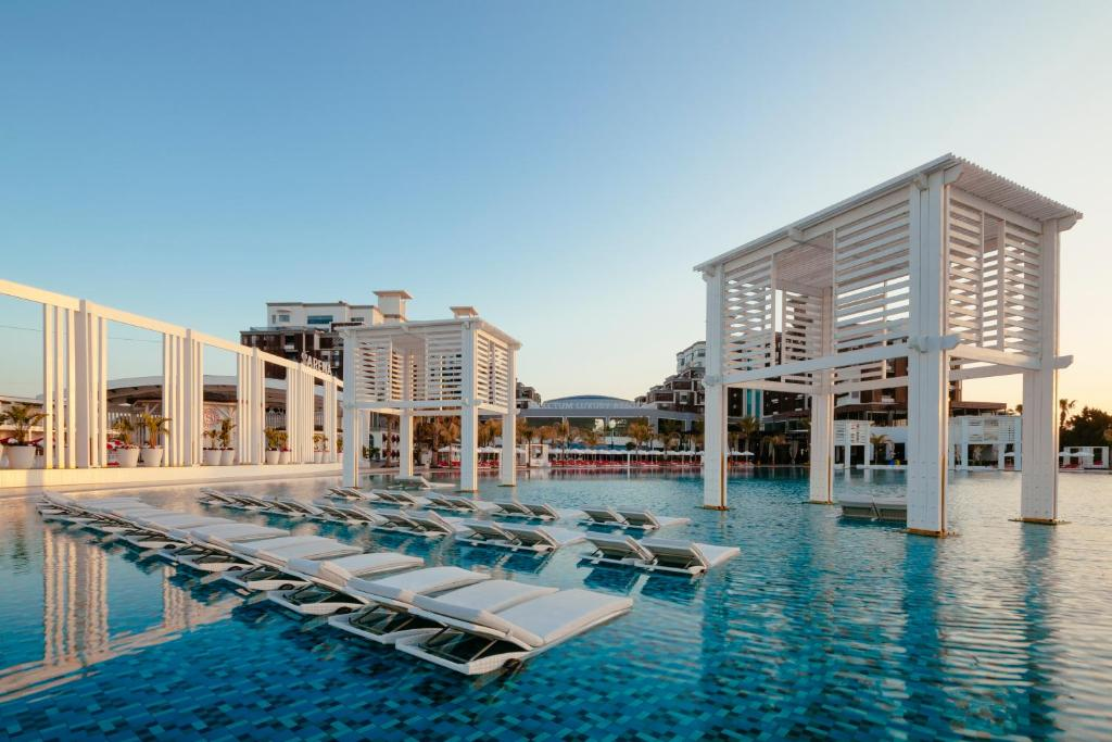 Источник: Booking.com/ https://www.booking.com/hotel/tr/selectum-luxury-resort-belek.ru.html?chal_t=1771494591266&force_referer=https%3A%2F%2Fyandex.ru%2F&activeTab=photosGallery