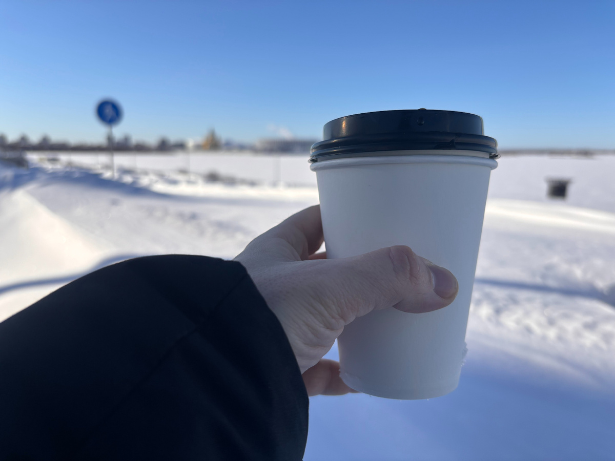 Вот просто белый стакан