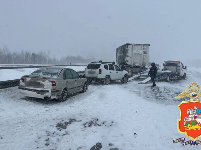 Пять ДТП с участием 12 машин произошло в Подмосковье