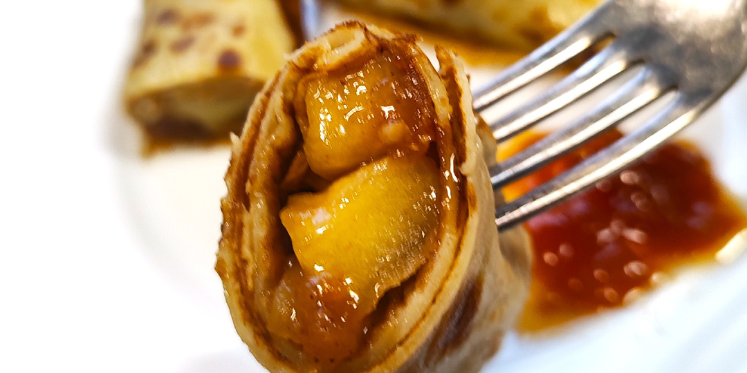 Блинчики с яблоками и корицей