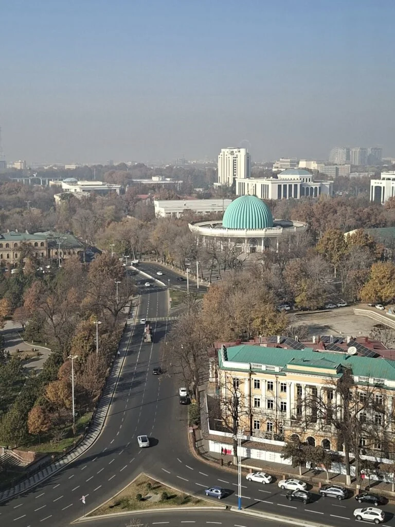 Рамон Шак сделал это фото явно из окна своего номера в гостинице «Узбекистан».