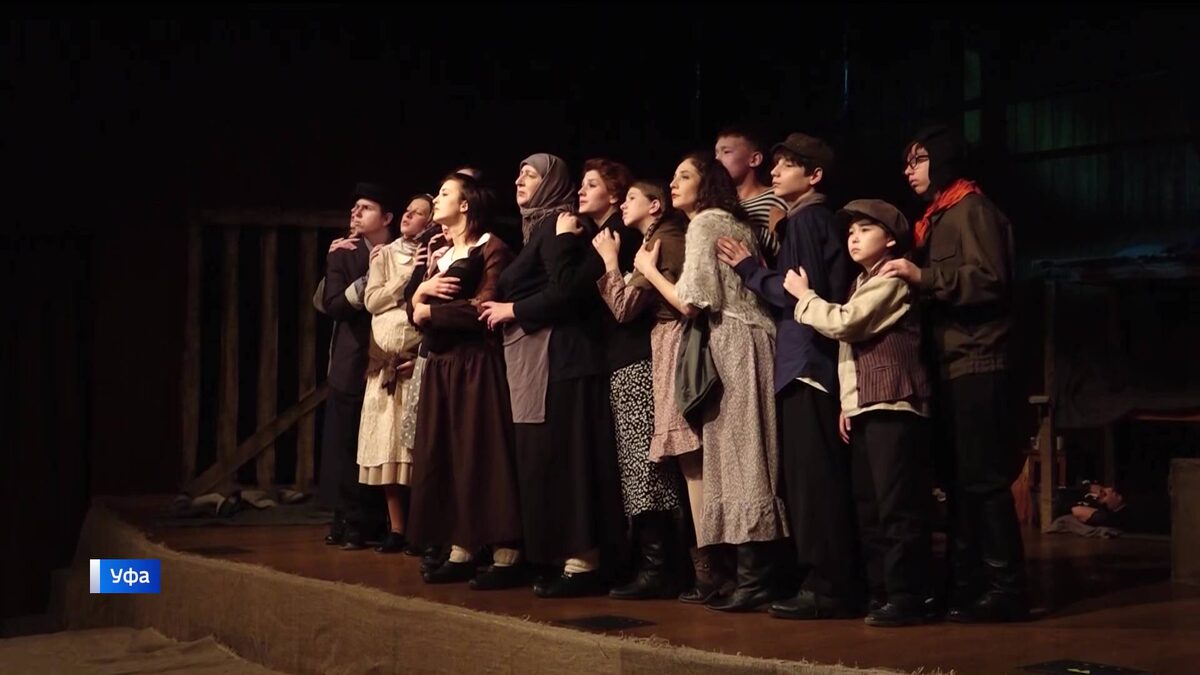    В Уфе прошел благотворительный спектакль «Эшелон» по одноименной повести драматурга Михаила Рощина